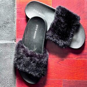 Furry Steve Madden Slides Black Slip On Size 7 S/M